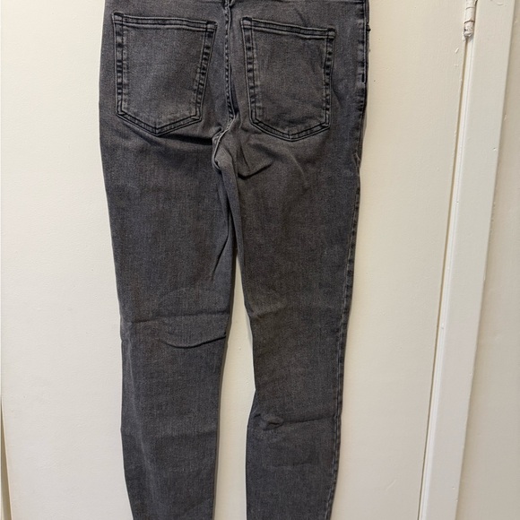 Gray High-Waisted Jeans - Picture 3 of 4